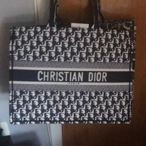 Christian Dior handbag 👜 NWT With Christian dior original tags 🏷